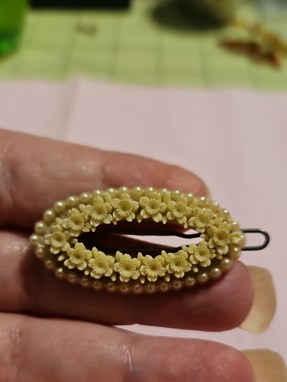 1930's - 50's Celluloid Floral Pearl Oval Hair Clip - Cream